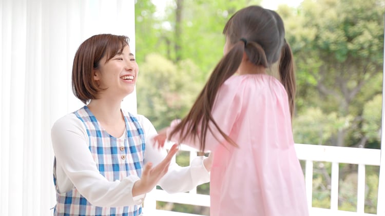 保育士と園児 保育士と園児
